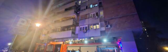 Prve slike sa mesta požara na Novom Beogradu: Vatrogasci blokirali ulicu, vozila ne mogu da prođu
