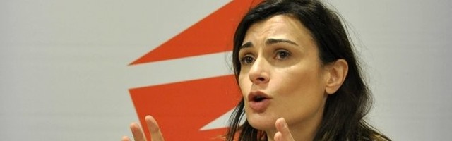DA LI SU VAKCINE KITE, A ZEMLJE KOJI IH PROIZVODE MANIJACI? Biljana Srbljanović razmontirala Petričića i njegovu SRAMNU KARIKATURU! /Foto/
