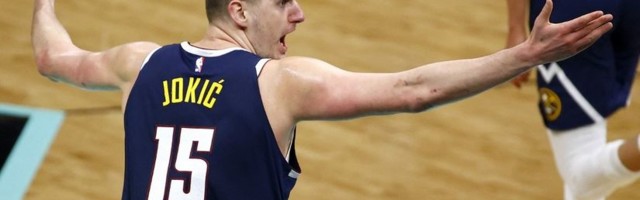 Može preko celog terena, može i bez gledanja: Još jedno MVP veče Nikole Jokića (VIDEO)