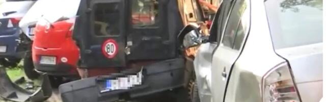 Pozlilo mu za volanom, udario u 7 parkiranih vozila