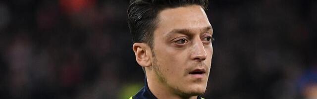 Opa, Ozil neprepoznatljiv: Da li se sprema nova karijera?