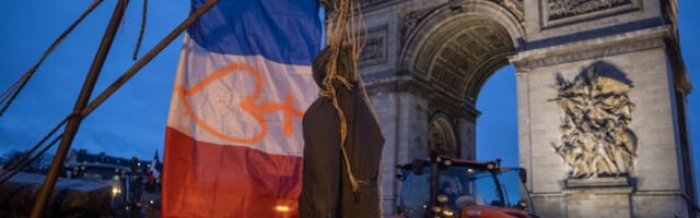 Француски пољопривредници поново блокирају Париз