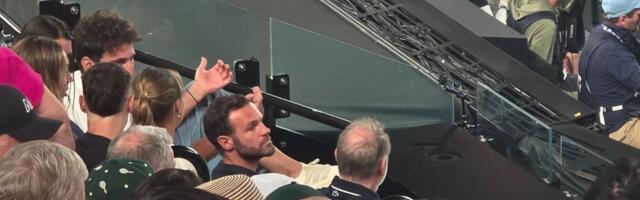 Retko ko je uspeo da ga prepozna: Čuveni fudbaler u loži Novaka Đokovića, navija protiv svog sunarodnika