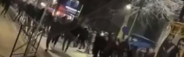 Haos u Malmeu pred meč Zvezde! Delije u brutalnoj tuči na ulicama grada, ovo su prvi snimci!