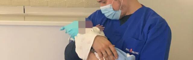 Slavlje u domu Nikole Rokvića: Objavio slike iz porodilišta, čvrsto grli bebu