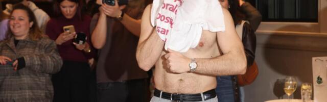 KAKVA FEŠTA, SOFRONIJEVIĆ SLAVI ROĐENJE ĆERKE TARE! Na slavlje mu stiže cela estrada, a evo ko su mu roditelji: Ne skidaju osmeh s lica! (FOTO)