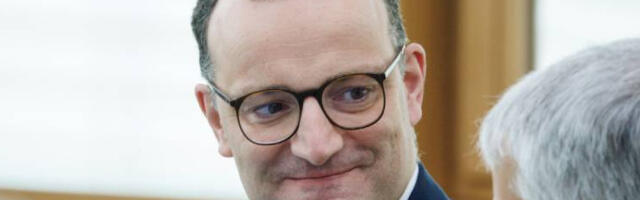 Након критика око сурогат мајчинства, Јенс Шпан поднео оставку
