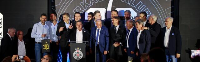 Ovako je izgledala proslava Partizanove evropske titule, a Žoc poručio: Idemo u nešto novo! Ne zaboravite da igrate za najbolji klub na svetu /FOTO/