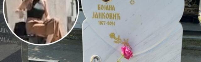 NAJPOTRESNIJI PRIZOR NA GROBU VODITELJKE PINKA! Sestra Bojane Janković jeca ispred njenog spomenika! (VIDEO)