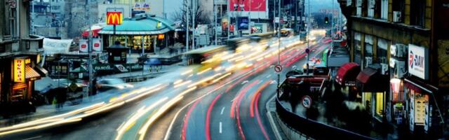 MODUS OPERANDI Nedavno rekonstruisan i VEĆ PROPAO asfalt na Zelenom vencu (FOTO)