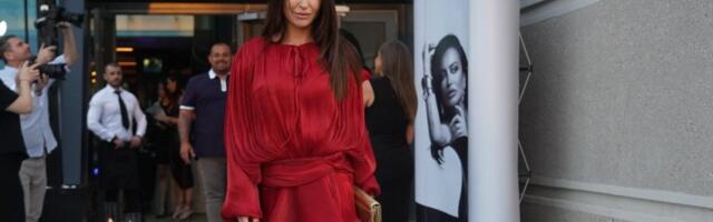 Nije mogla da zaustavi suze - Pevačicu savladale emocije, slomila se pred svima (VIDEO)