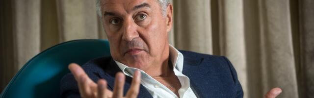 Isplivala fotka Mila Đukanovića sa ski staze: Pozira u skupocenoj žutoj jakini