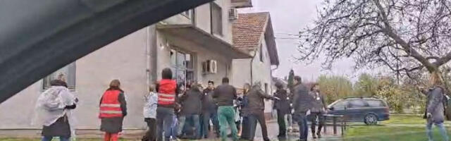 Напад и у Црвенки: блокадери ударали и шутирали људе