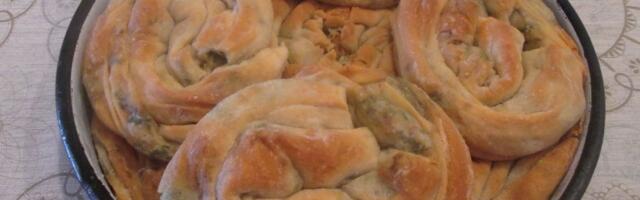 Pita koju jedemo na Veliki petak: Hrskava spolja, sočna iznutra, a potpuno posna na vodi