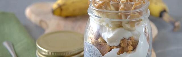 I kao doručak i kao užina: Čia puding sa kikiriki puterom i bananama