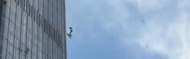 (VIDEO) Avion udario u jednu od najviših zgrada na svetu
