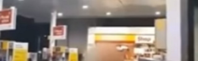 Srbina je radnica pumpe oralno zadovoljavala dok nisu došli da ga uhapse, ono što je usledilo nakon toga će vas ostaviti u šoku