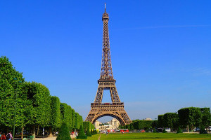 Ајфелов торањ, знаменитост испред које се сликао сваки посетилац Париза