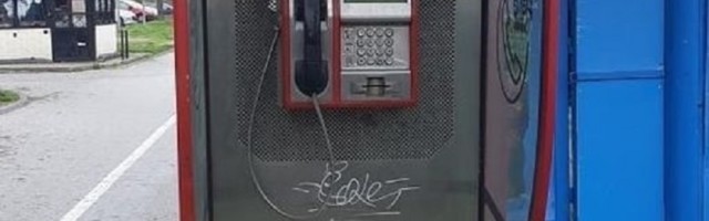 U novosadskoj govornici osvanuli predmeti koji podsećaju na stravičan zločin! Sve je ovo delo jednog Slobodana!