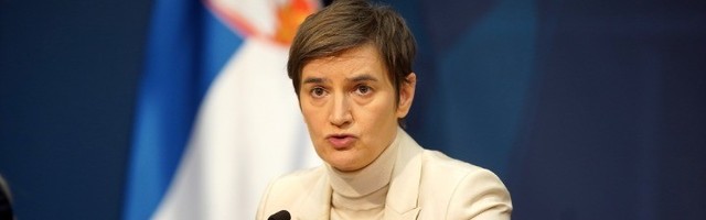 Brnabić: Posao mi je da do 2025. plata bude 900 evra