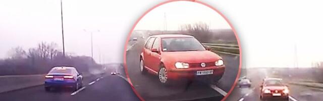 Ludaci na sve strane: Vozi u suprotnom smeru, od magle se prst pred okom ne vidi (VIDEO)