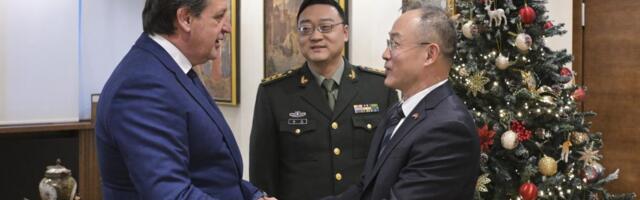 Ministar Gašić razgovarao sa kineskim ambasadorom: "Srbija izuzetno ceni podršku Kine, nastavljamo zajedničke vojne obuke!" (FOTO)
