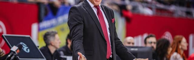 Pao mu mrak: Besni Itudis nasrnuo na sudije, jedva ga obuzdali (VIDEO)