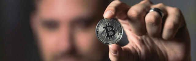 ​Биткоин забележио скроман раст на 77.700 евра