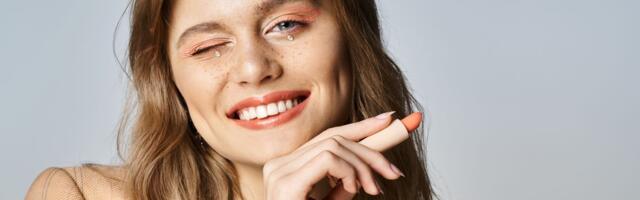 Briše godine kao od šale: Ovakav karmin skida i po 10 godina sa vašeg lica, komplimenti će se lepiti za vas