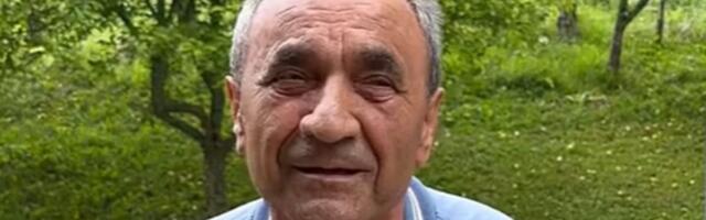 Simeon živi sa 13 ZMIJA, gde god se okreneš ima ih: "One se sunčaju, a ja legnem pored njih"
