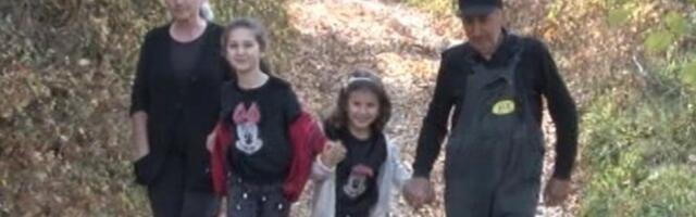 TEŠKA SUDBINA SESTRICA DUNJE (8) I JANE (5) TERA SUZE NA OČI! Ostale bez roditelja sa bakom i dekom, a sad jedva preživljavaju
