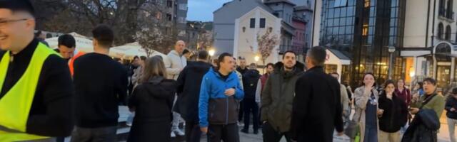 Drugi protest u danu ispred Prve kragujevačke gimnazije (VIDEO)