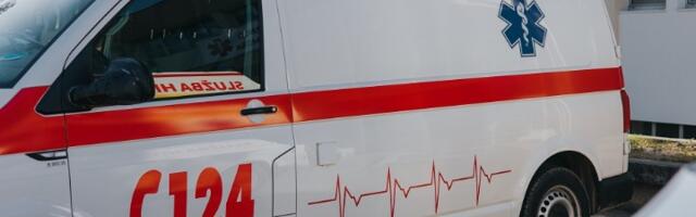 Teška nesreća, poginula jedna osoba: Delovi vozila rasuti po putu