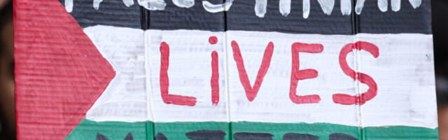 У Паризу хиљаде људи протестовале у знак подршке Палестинцима