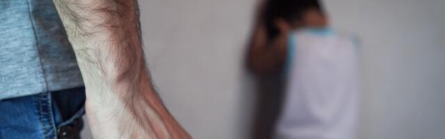 OTAC IZ PAKLA GODINAMA EKSPLOATISAO SINA! Terao ga na nečuvene stvari, policija sve otkrila tokom rutinske kontrole – kazna je SRAMNA!