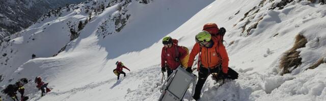 DEČAKA (13) ZATRPALA LAVINA NA SKIJANJU: Oživljavali ga 45 minuta, nesrećnom detetu nije bilo spasa!