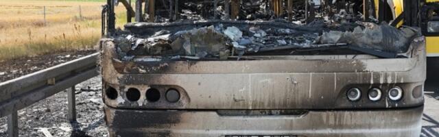 Drama kod Tekeriša: Autobus u potpunosti izgoreo (FOTO)