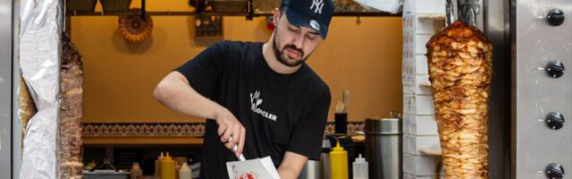 SKANDAL NA POPULARNOJ TURISTIČKOJ DESTINACIJI: Turista platio kebab skoro 1.500 EVRA! Prevaranti vrebaju goste, OBIČAN KUKURUZ NAPLATILI 3.000 EVRA!