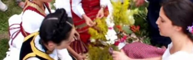 Zbog čega se baš na Ivanjdan pletu venčići? Evo šta Srbi rade sa njima, simbol su zdravlja, plodnosti i blagostanja