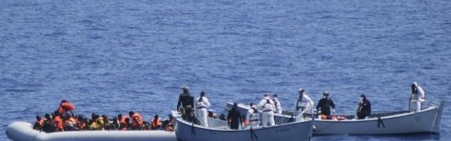 UJEDINJENE NACIJE UZNEMIRENE ZBOG STANJA SA MIGRANTIMA NA MORU! Čamci prepuni žena i dece ne mogu da dođu do obale!