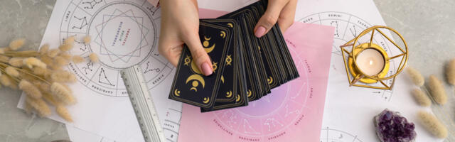 Tarot godišnji horoskop za 2024: Kome će cvetati ruže, a ko će se suočavati sa izazovima?
