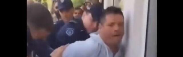 Incident za vreme 16 minuta tišine: Priveden muškarac, narod skandirao "pumpaj" (VIDEO)