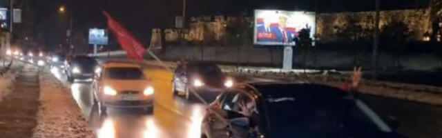 Тробојке и сирене на улицама Бањалуке (видео)