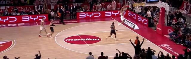 Brutalno zakucavanje Nvore!