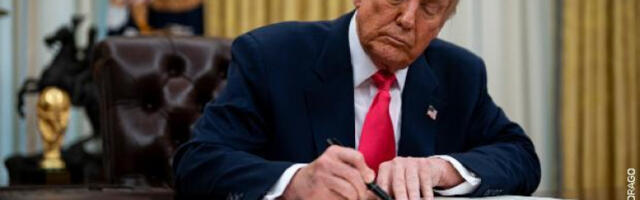 Трамп: Све што је потписано аутопеном је незаконито и нема правну снагу ни дејство
