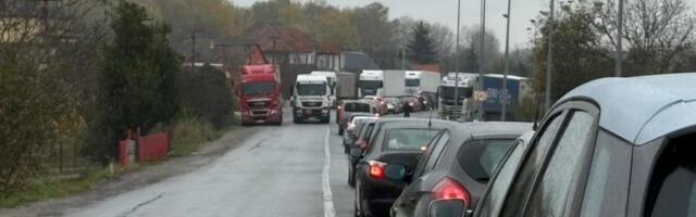 Evo kakvo je stanje na graničnim prelazima i naplatnim stanicama: Savetuje se oprez svim vozačima