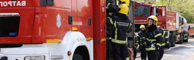 DRAMA NA ČUKARICI! Stan izgoreo usred noći, vatrogasci sprečili nezapamćenu tragediju!