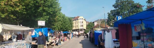 "NAKUPUJEM ČARAPA, GAĆA, PEŠKIRA... I MIRNA SAM" Đurđevski vašar u Užicu magnet je za kupce, nema čega nema (FOTO)