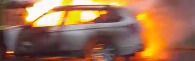 ZAPALIO SE AUTO KOD BEGALJIČKOG BRDA! Jeziv prizor na putu