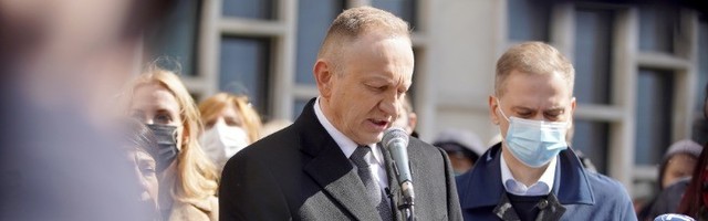 Đilas: Mauricijus zatrpava metke u leđima Olivera i Krušik